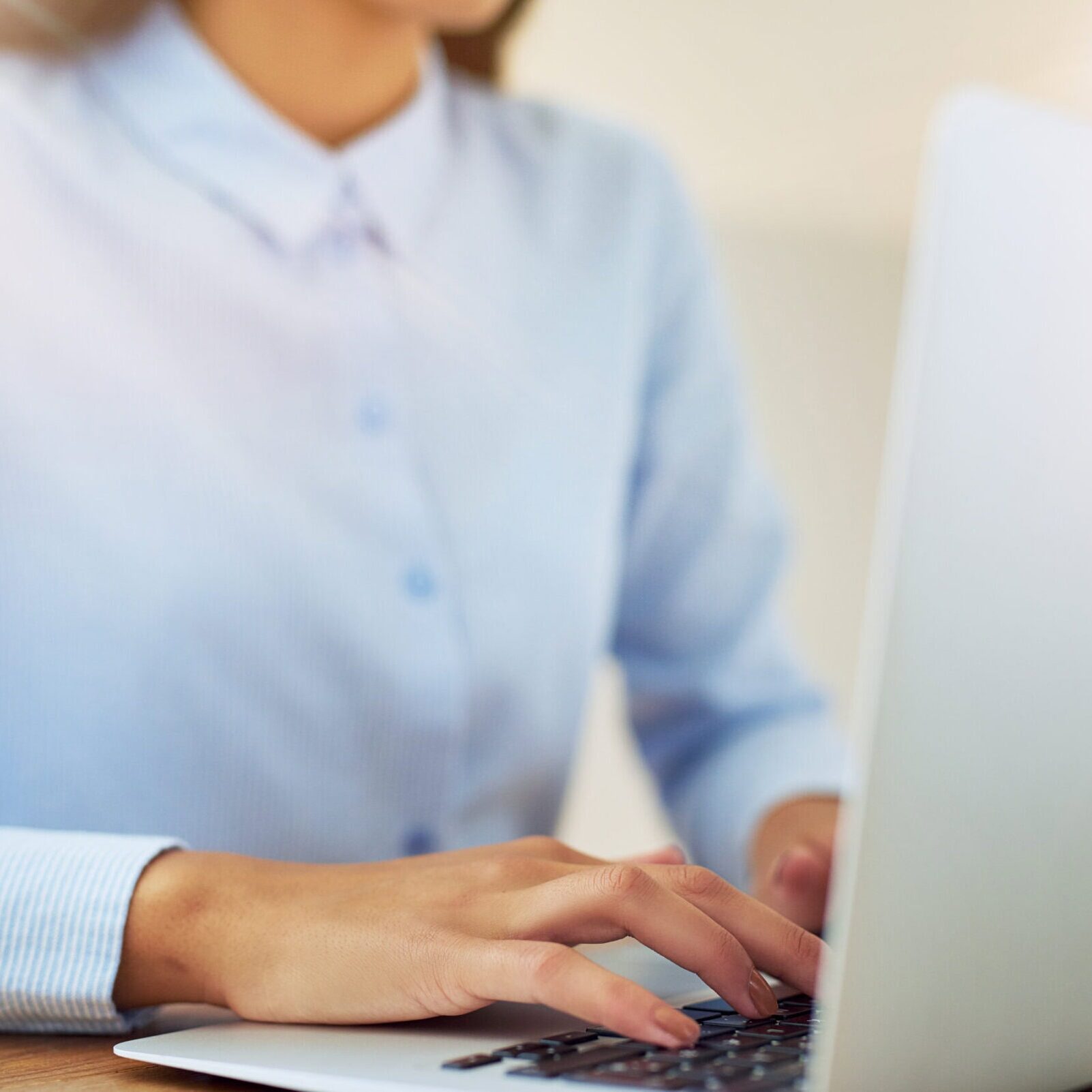 Young,Professional,Woman,Typing,On,A,Laptop,Computer,In,A