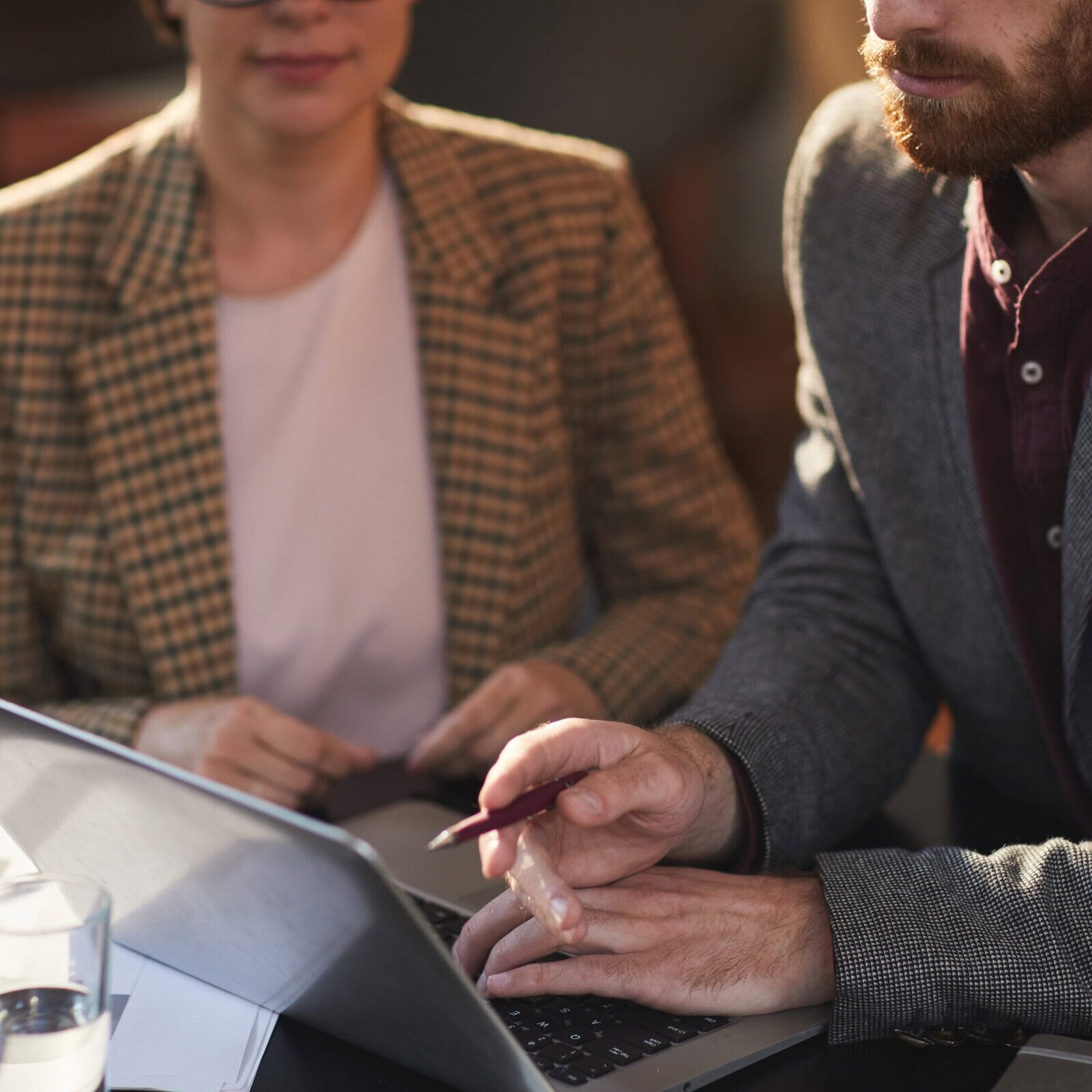 Mid,Section,Portrait,Of,Two,Business,People,Pointing,At,Laptop
